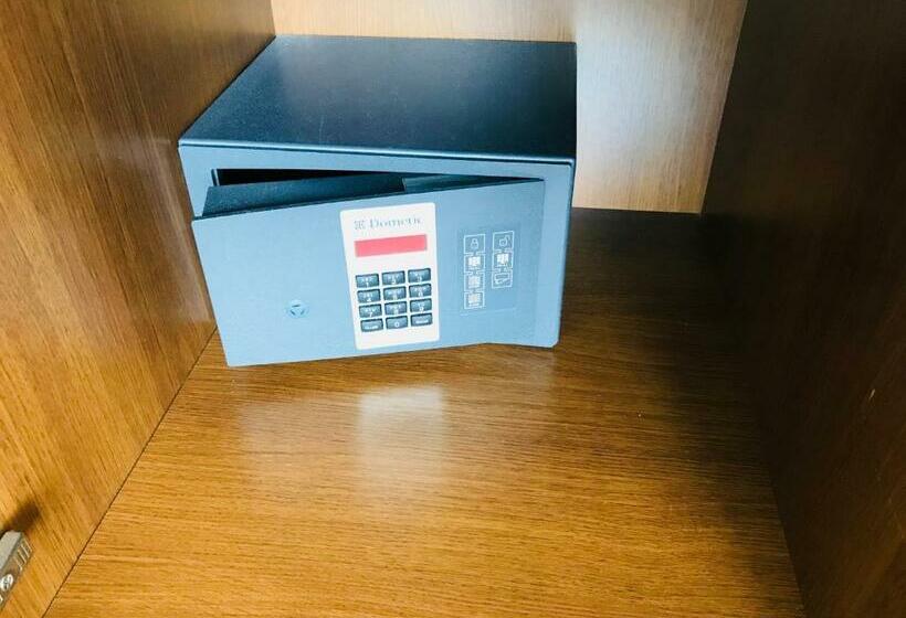 기본룸, De Koningshof