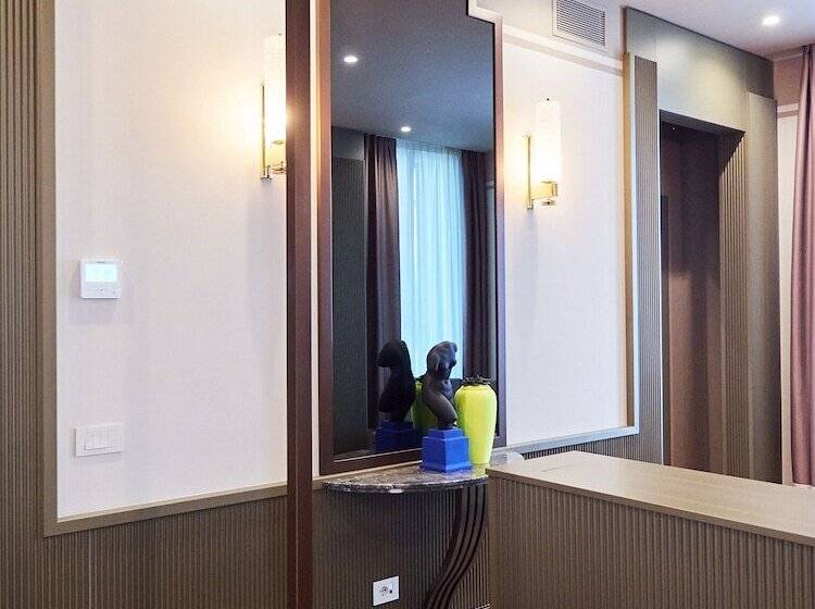 سوییت جونیور, The Glam Boutique Hotel & Apt