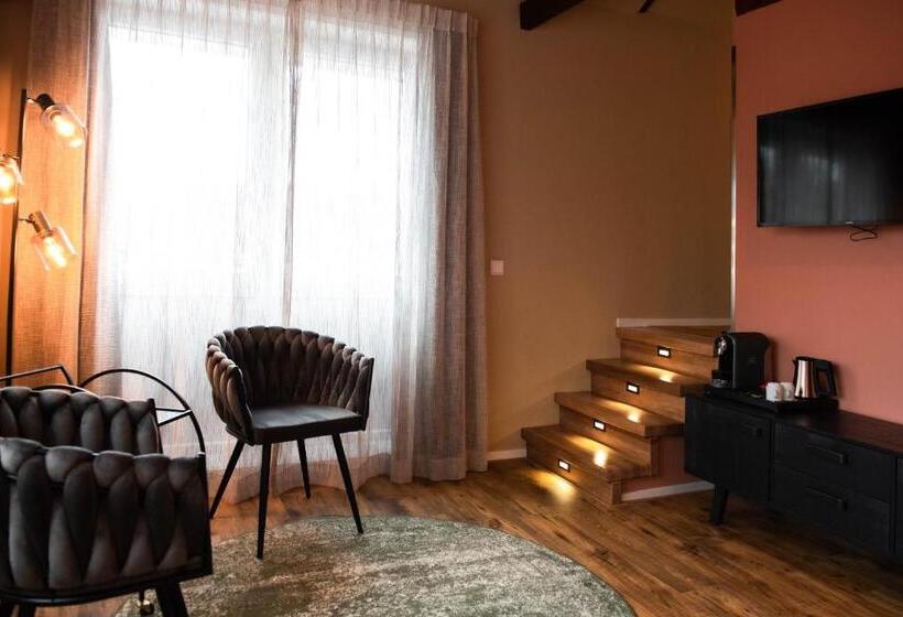 جناح جونيور مزوَّد بشرفة, Het Wapen Van Drenthe