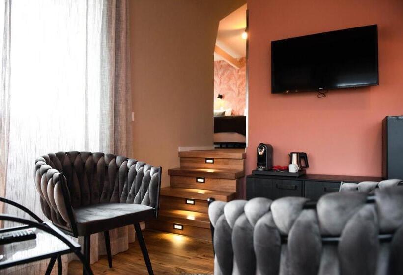 جناح جونيور مزوَّد بشرفة, Het Wapen Van Drenthe