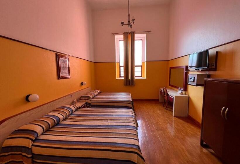 스탠다드 룸 더블 침대 2개, Isabel