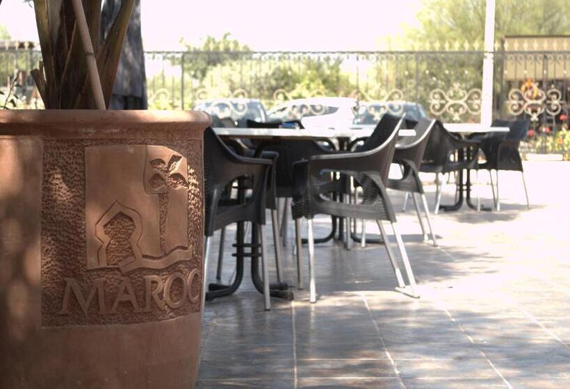 اتاق استاندارد سه نفره, Le Coq Hardi