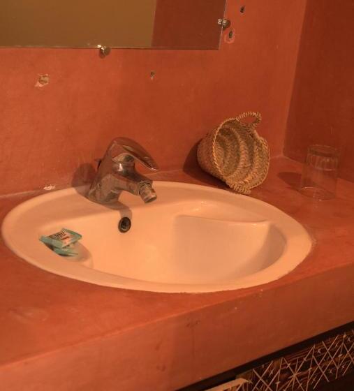 اتاق استاندارد چهار تخته, Le Coq Hardi