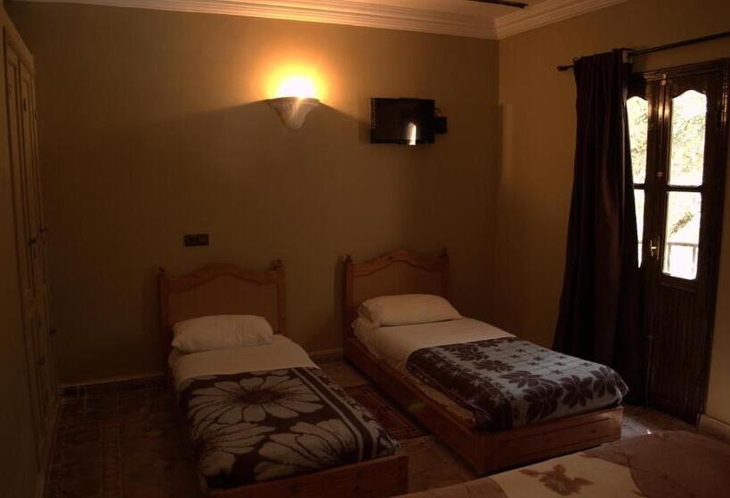 Economy Triple Room, Le Coq Hardi