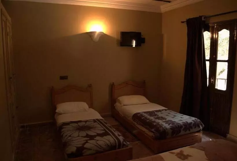 Economy Triple Room, Le Coq Hardi