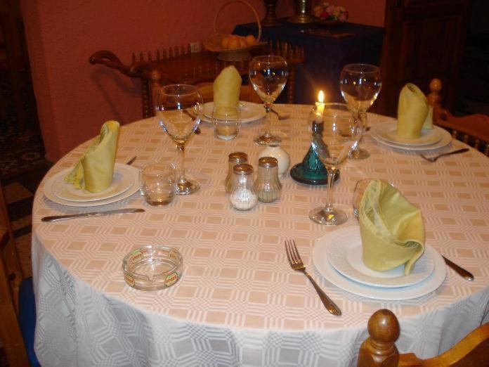 Economy Triple Room, Le Coq Hardi