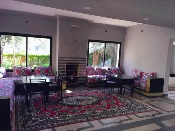اتاق اکونومی, Le Coq Hardi