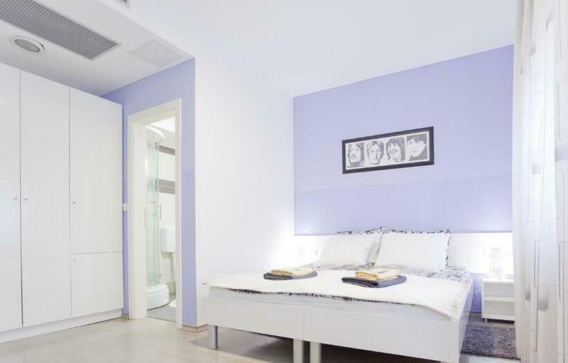 غرفة قياسية فردية, Lux B&b