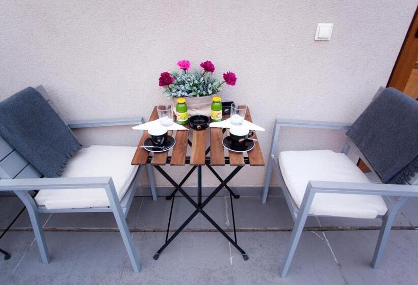 חדר דלוקס, Lux B&b