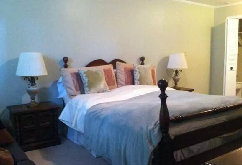 سوییت, Niagara On The Lake Furnished Rentals