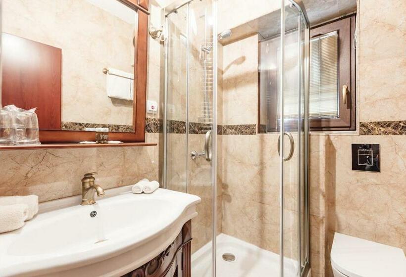 Standard Yhden Hengen Huone, Senigallia