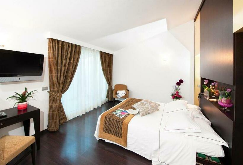 سوییت جونیور, Villa Maria Cristina