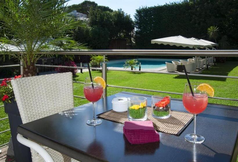 اتاق راحتی سه تخته, Villa Maria Cristina