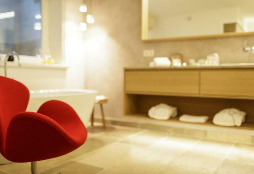 جناح جونيور, Aarnhoog