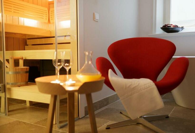 جناح جونيور, Aarnhoog