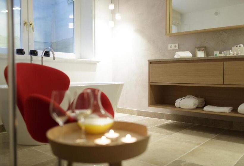 جناح جونيور, Aarnhoog