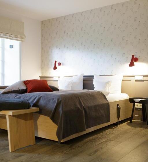 جناح جونيور, Aarnhoog