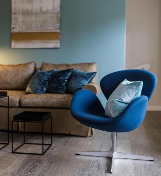 جناح ديلوكس, Aarnhoog