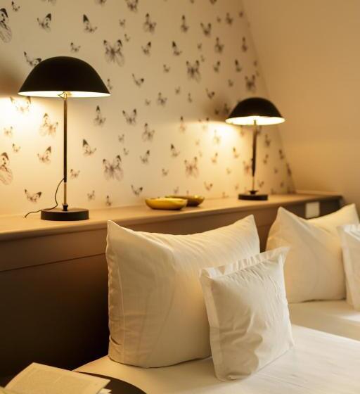 جناح ديلوكس, Aarnhoog