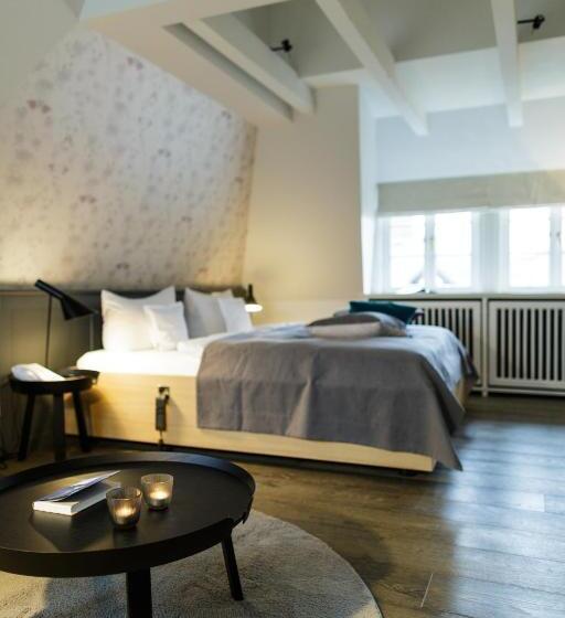 جناح جونيور, Aarnhoog