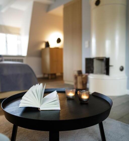 جناح جونيور, Aarnhoog