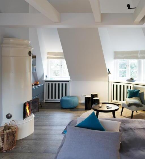 جناح جونيور, Aarnhoog