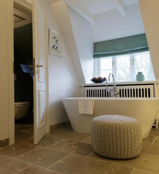 جناح جونيور, Aarnhoog