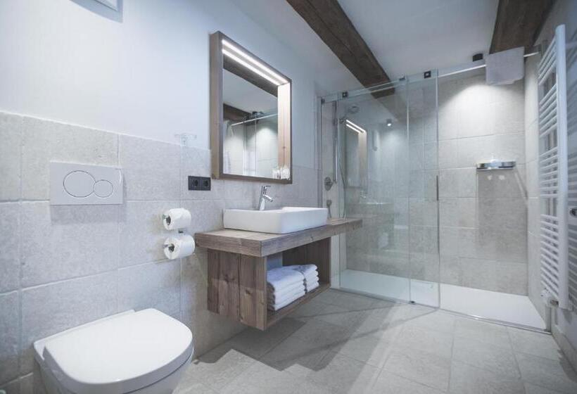 Семейный Номер, Alpenhof