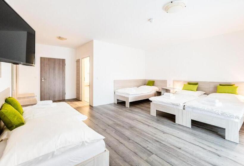 Семейный Номер, Anna Hilden