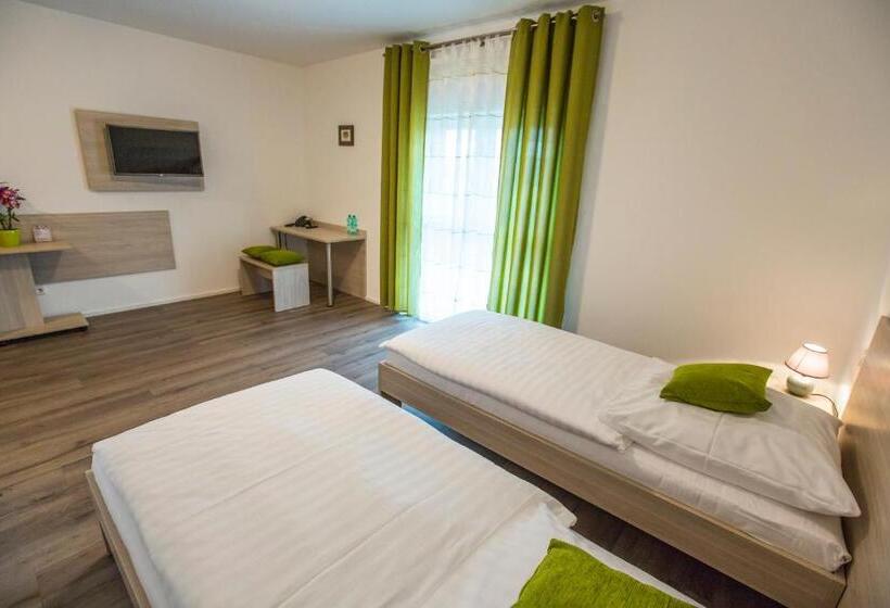 Номер Стандарт Индивидуальный, Anna Hilden