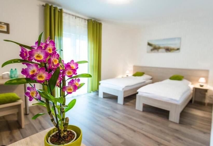 Номер Стандарт Индивидуальный, Anna Hilden