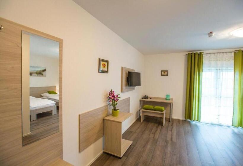 Номер Стандарт Индивидуальный, Anna Hilden