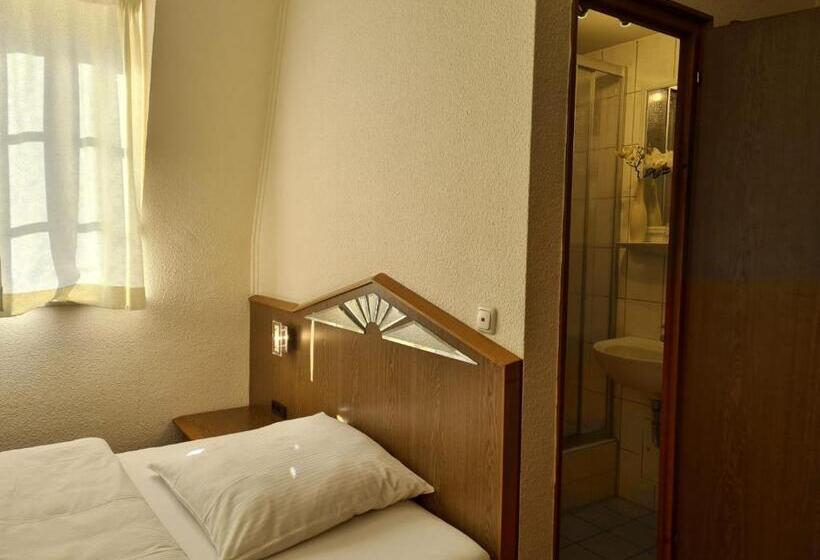 标准单人间, Brauhaus Manforter Hof