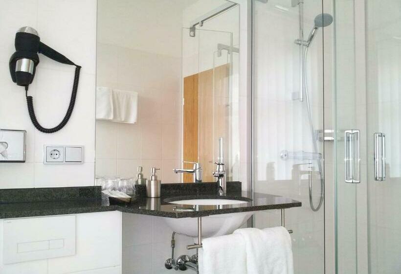 标准三人间, Burgas