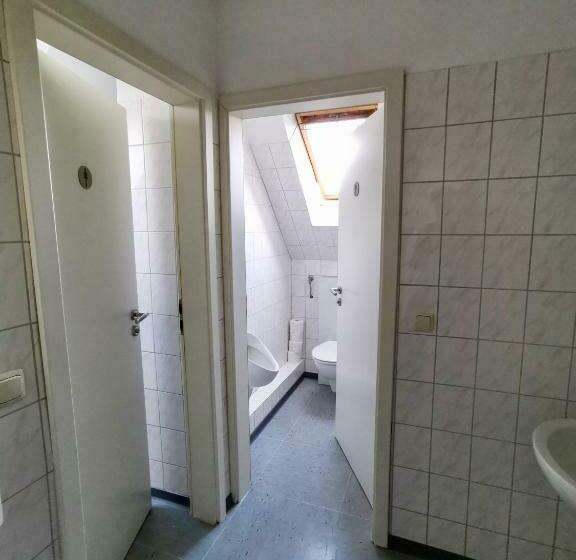 스탠다드 싱글 룸 공동욕실, Pension Akropolis