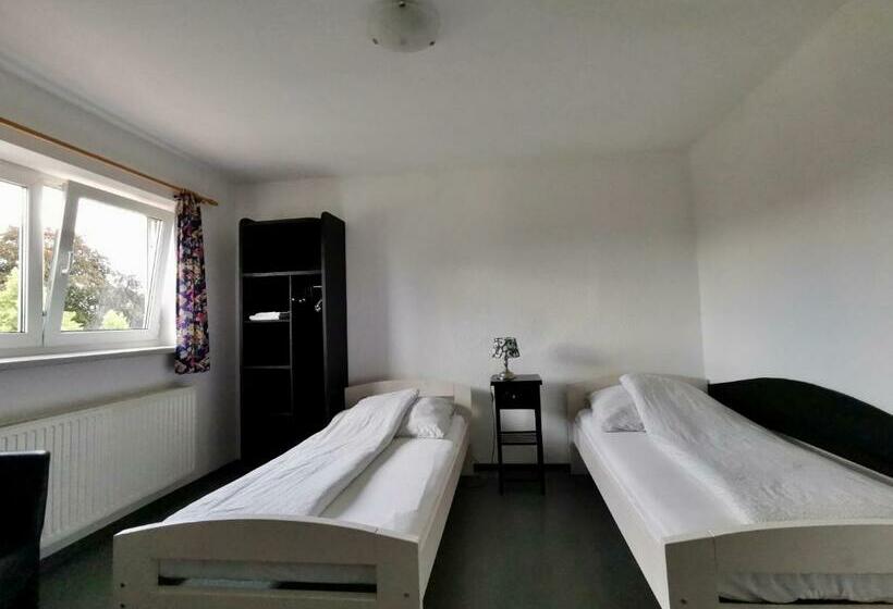 스탠다드 룸 공동 욕실, Pension Akropolis