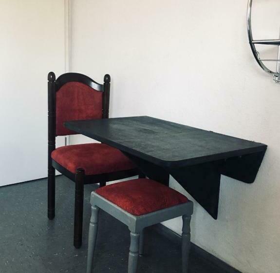 스탠다드 싱글 룸 공동욕실, Pension Akropolis