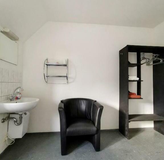 스탠다드 룸 공동 욕실, Pension Akropolis