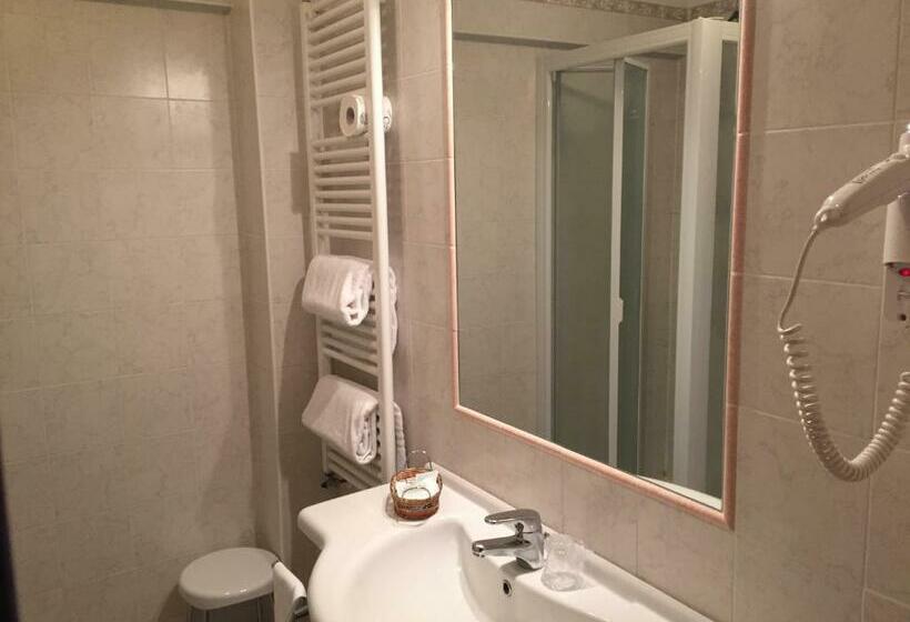 חדר סטנדרט, Tiffany's