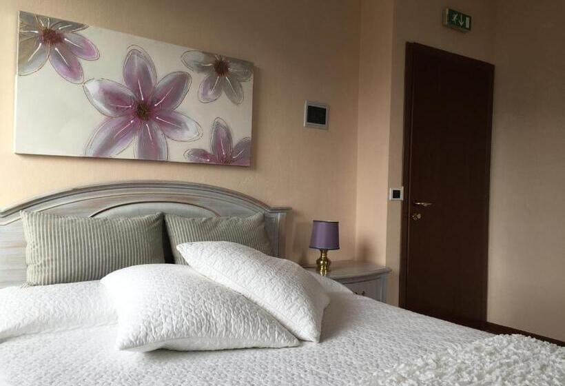 غرفة قياسية ثلاثية, Villa San Fedele