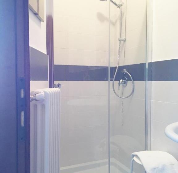 غرفة قياسية ثلاثية, Villa San Fedele