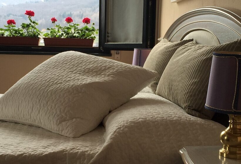 غرفة قياسية ثلاثية, Villa San Fedele