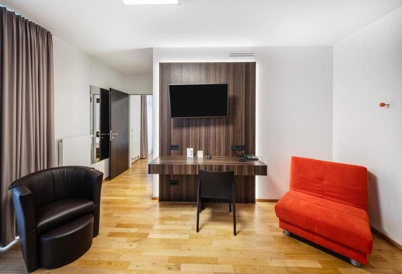 شقة غرفة واحدة, Sevendays Hotel Boardinghouse