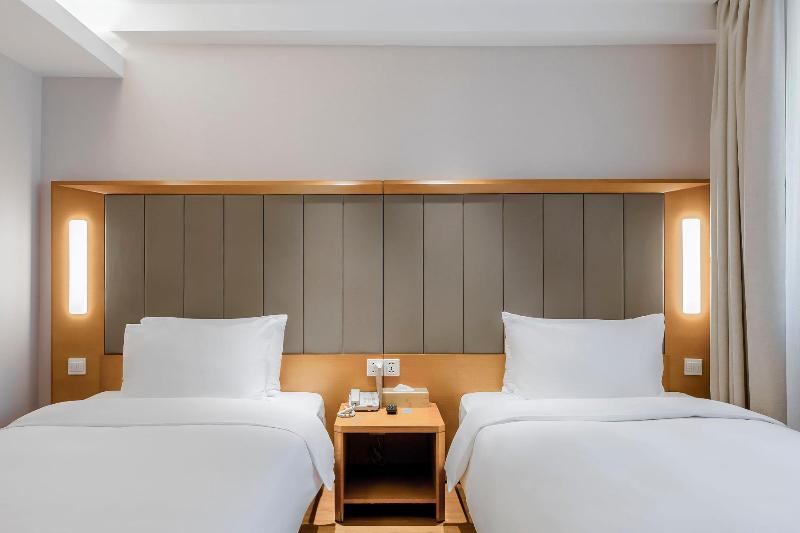 Standart Oda, Ji  Shanghai Railway Station