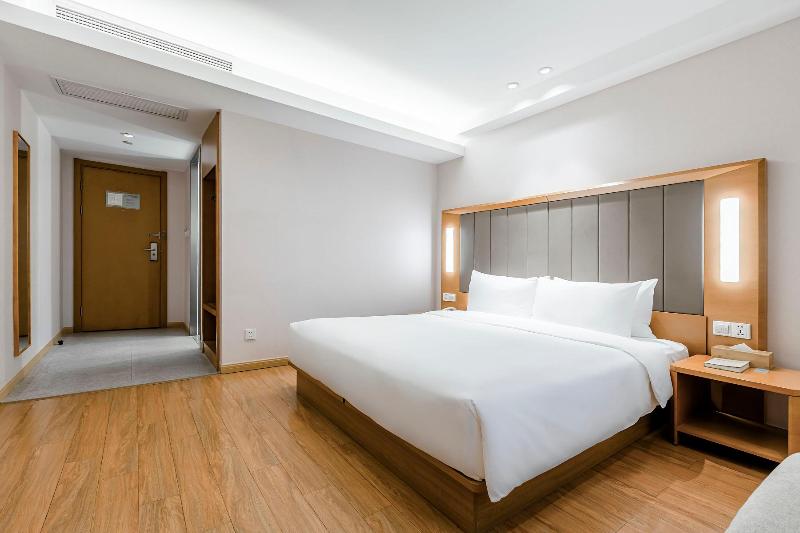 Superior Oda, Ji  Shanghai Railway Station