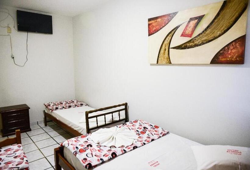 豪华三人间, Aliança