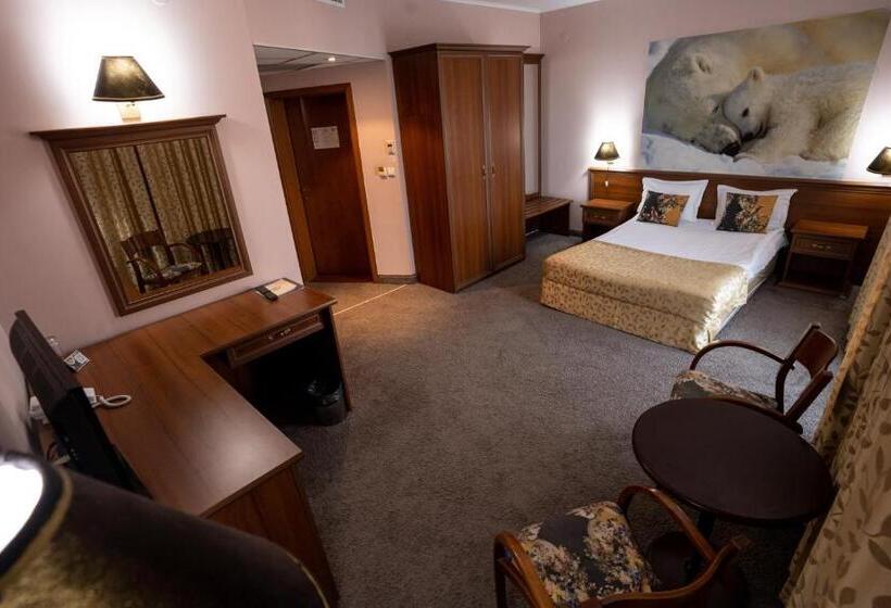 标准单人间, Bats