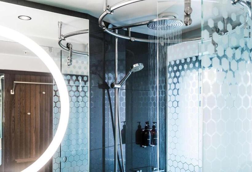 غرفة أساسية, Best Western And