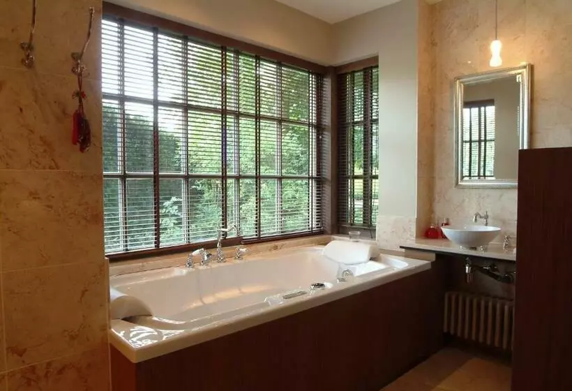 Comfort-huone, Charmehotel Manoir Ogygia