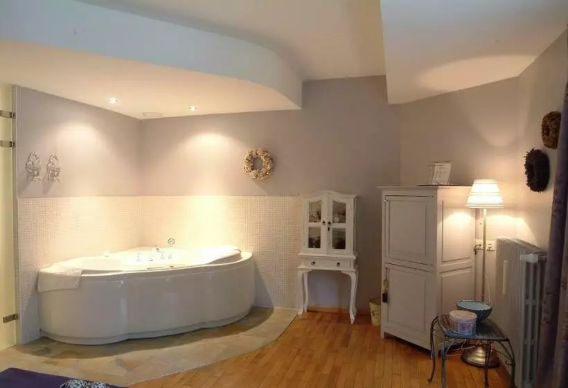 Comfort-huone, Charmehotel Manoir Ogygia